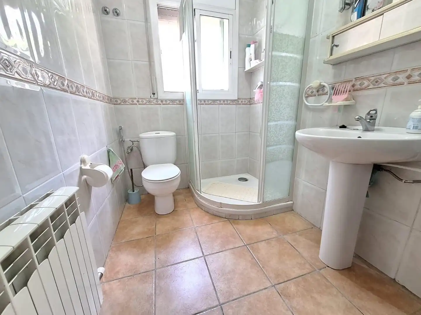 Badezimmer von Country house zum Verkauf in Santa Eulàlia de Ronçana mit Klimaanlage, Privatgarten und Terrasse