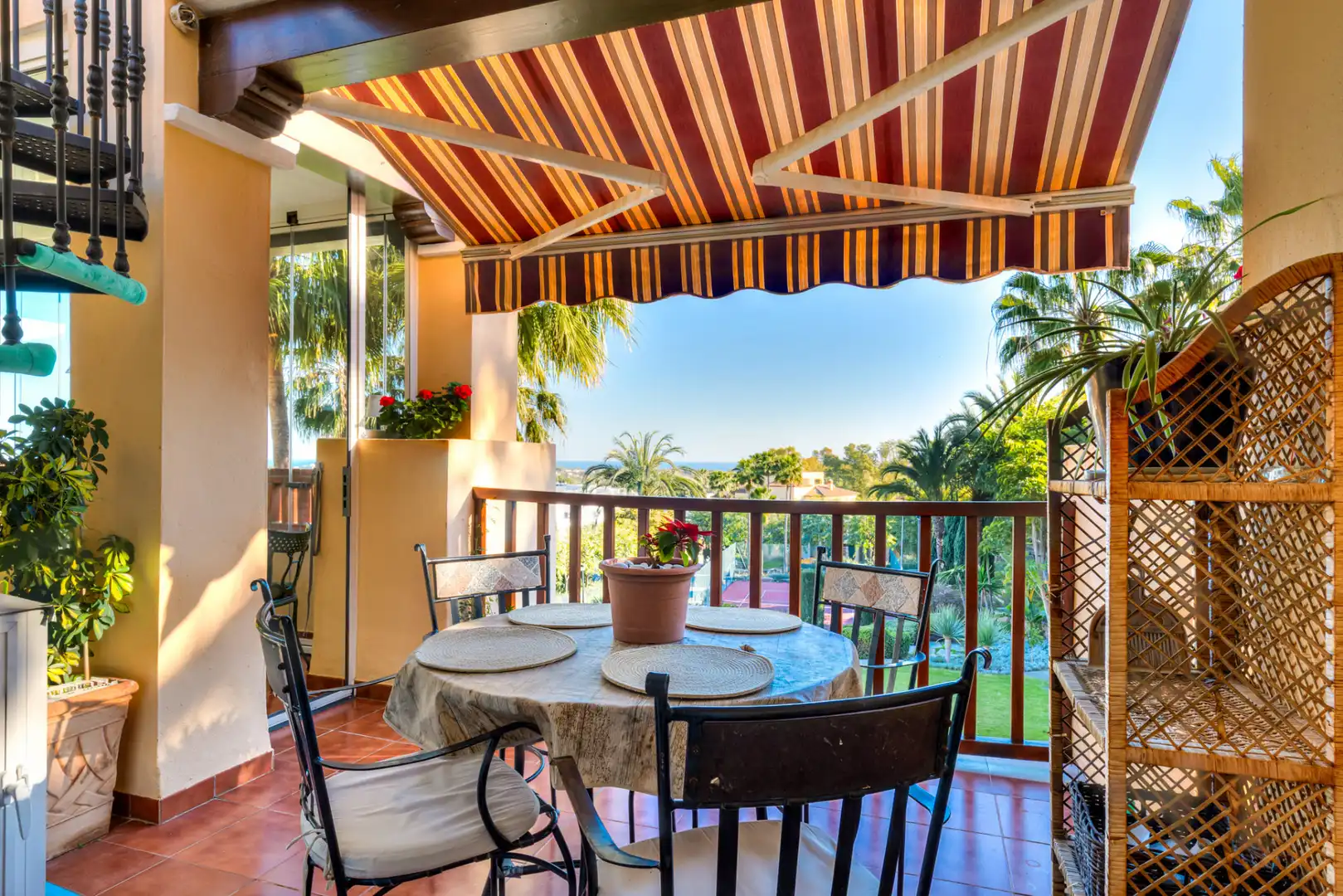 Terrasse von Dachboden zum Verkauf in Estepona mit Klimaanlage, Heizung und Terrasse