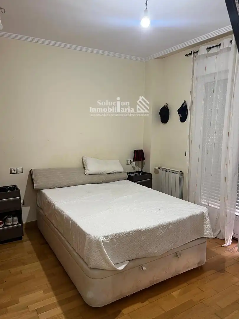 Dormitori de Apartament en venda en Salamanca amb Calefacció, Terrassa i Moblat