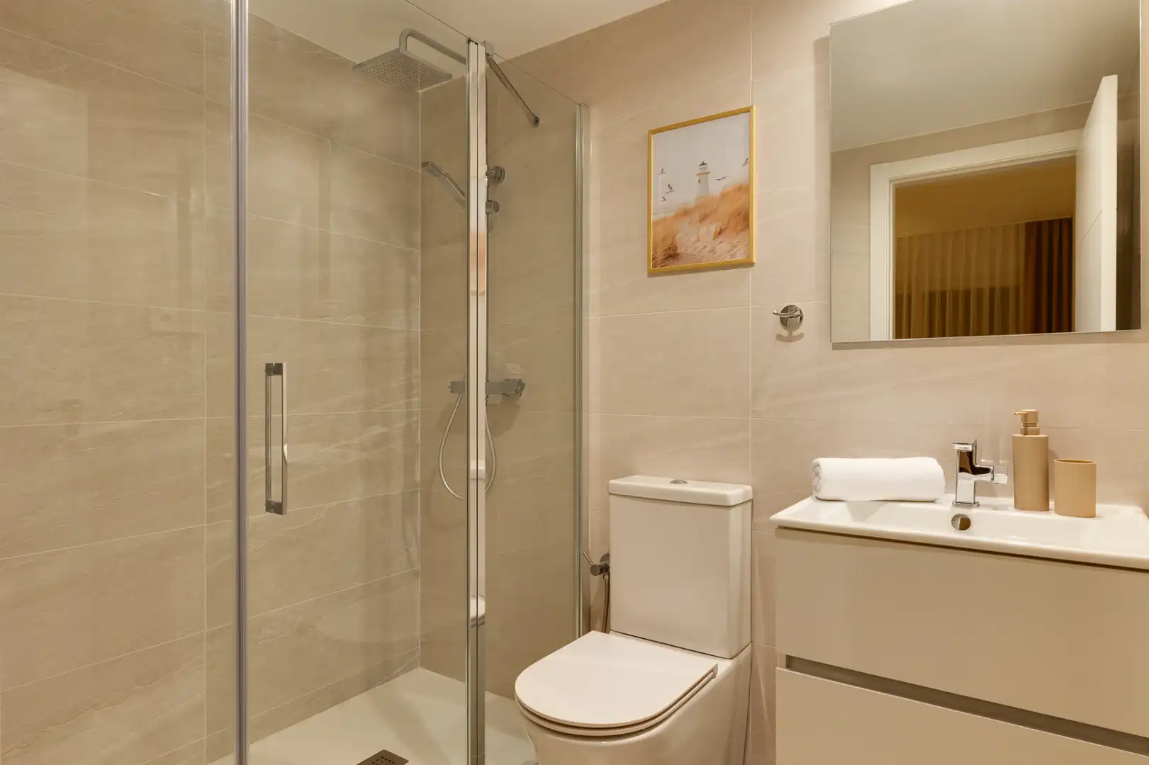 Baño de Apartamento de alquiler en Torrevieja con Aire acondicionado, Jardín privado y Amueblado