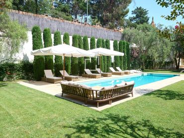 Villa con piscina in vendita a Alella