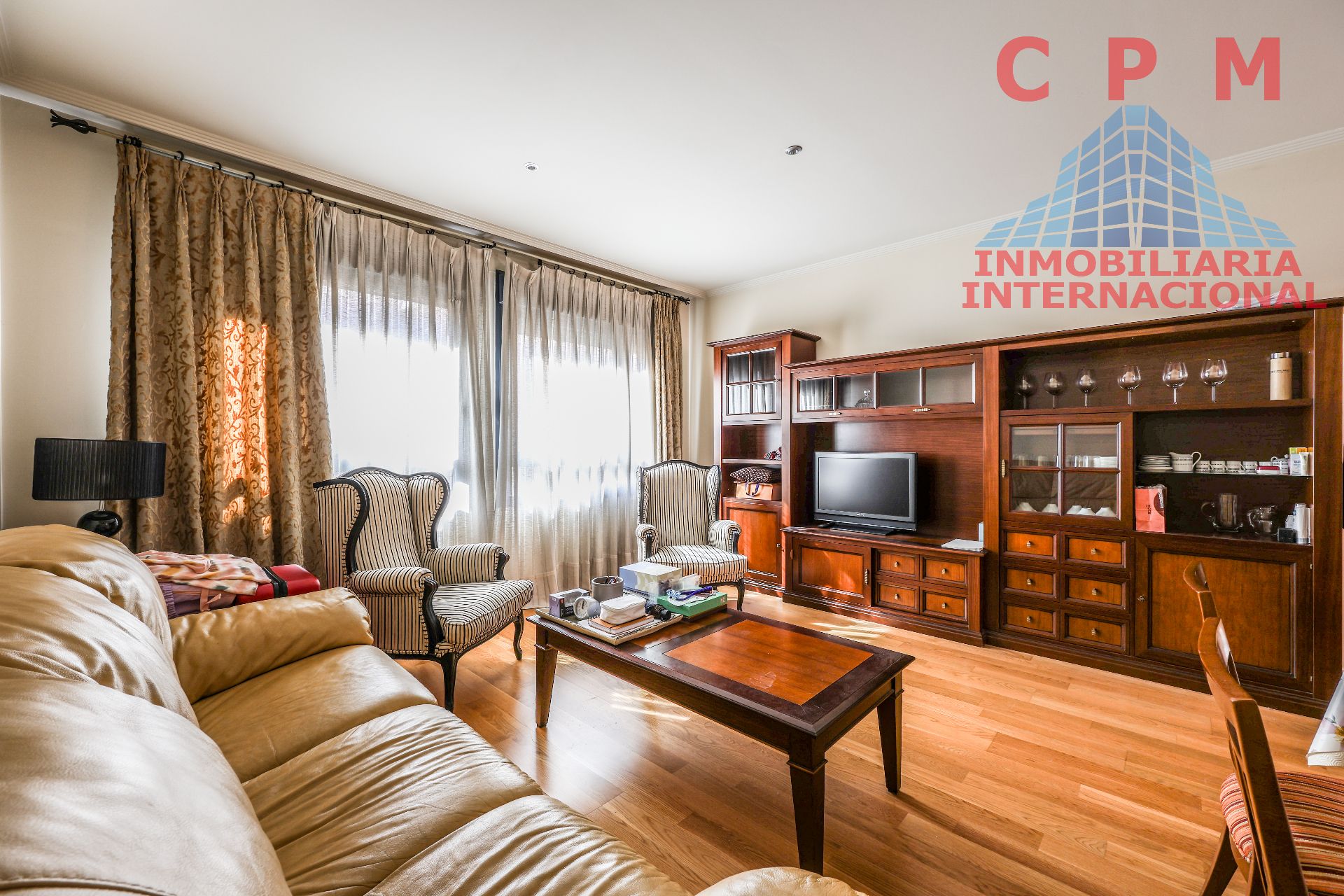 Living room of Flat to rent in  Madrid Capital  with Air Conditioner, Heating and Parquet flooring