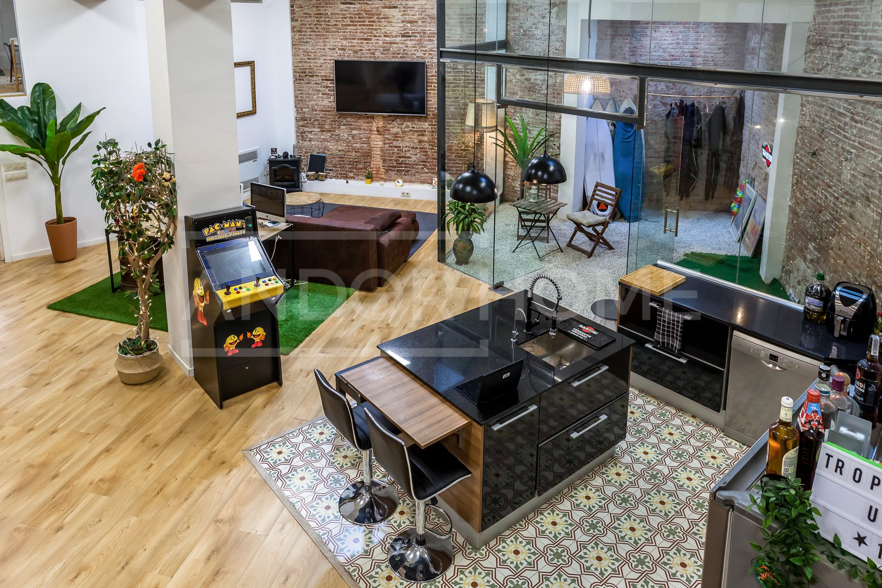 Sala d'estar de Local en venda en  Barcelona Capital amb Aire condicionat, Calefacció i Moblat