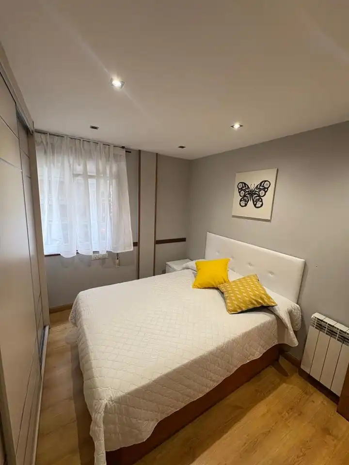 Habitación de Planta baja de alquiler en Gijón  con Calefacción, Terraza y Amueblado