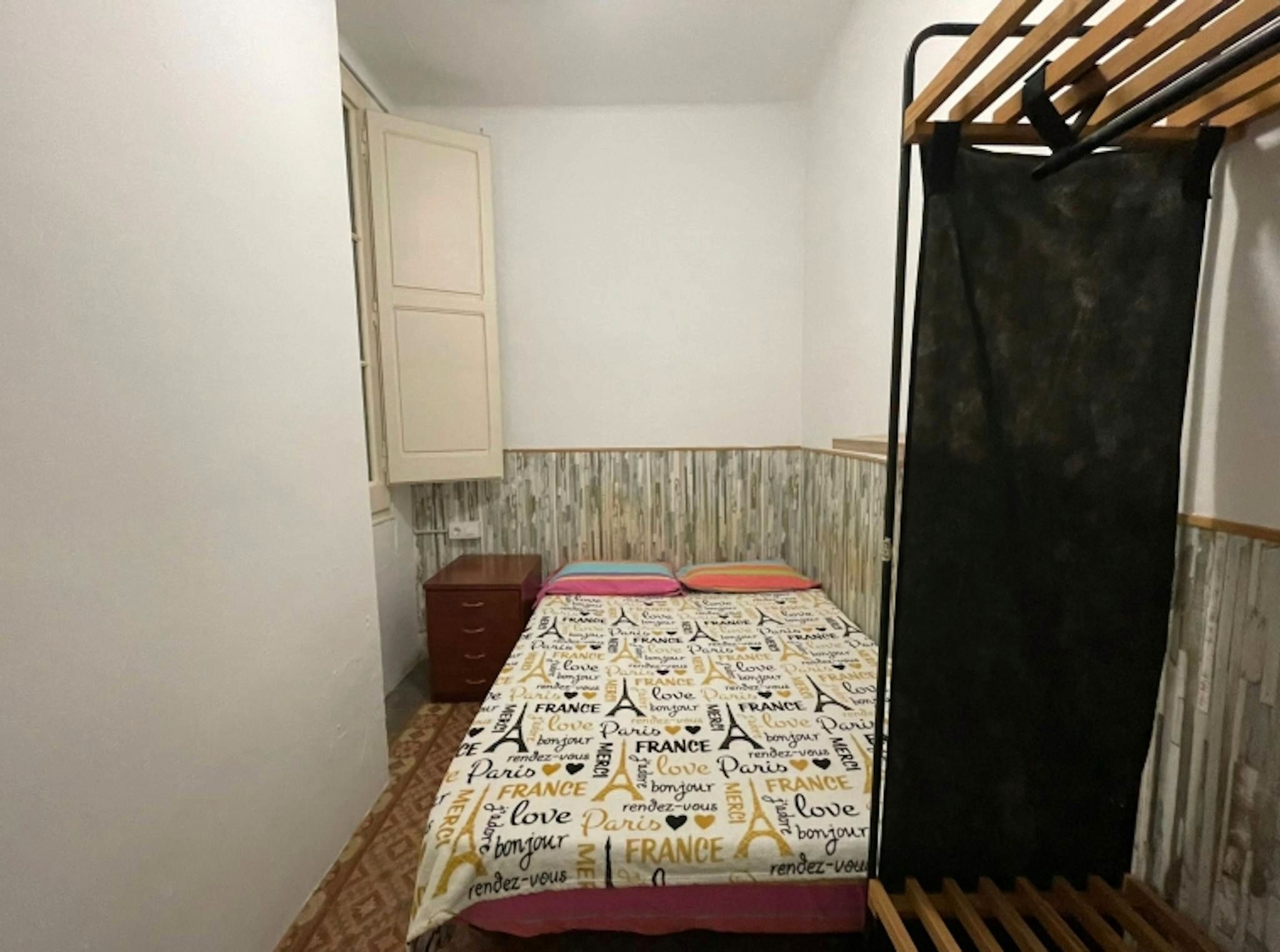 Bedroom of Flat to share in  Barcelona Capital  with Heating and Furnished