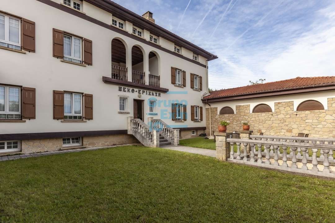 Vista exterior de Casa o xalet en venda en Oiartzun amb Calefacció, Jardí privat i Terrassa