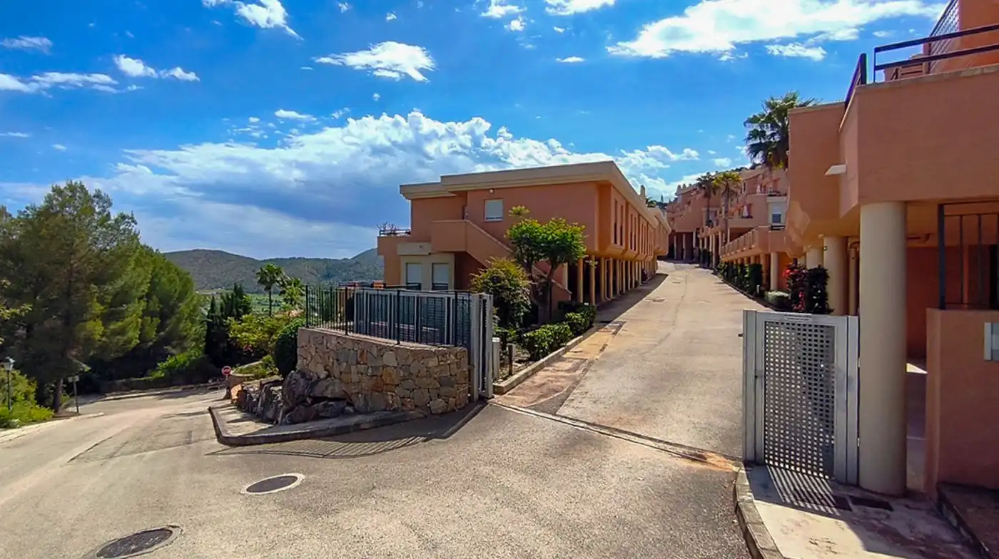 Vista exterior de Àtic en venda en Pedreguer amb Aire condicionat, Calefacció i Jardí privat