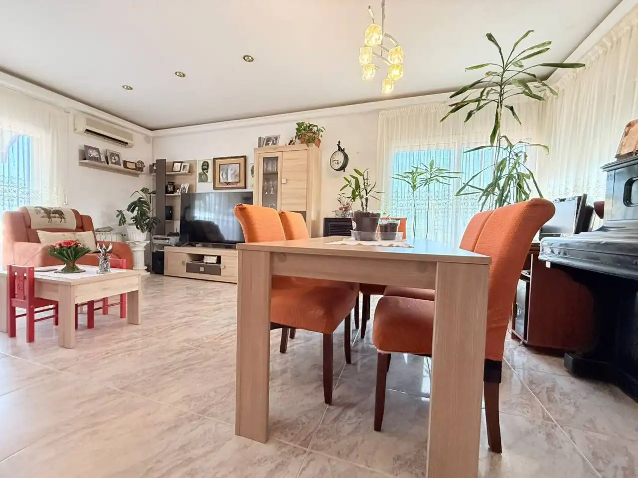 Comedor de Casa o chalet en venta en Riells i Viabrea con Aire acondicionado, Jardín privado y Terraza
