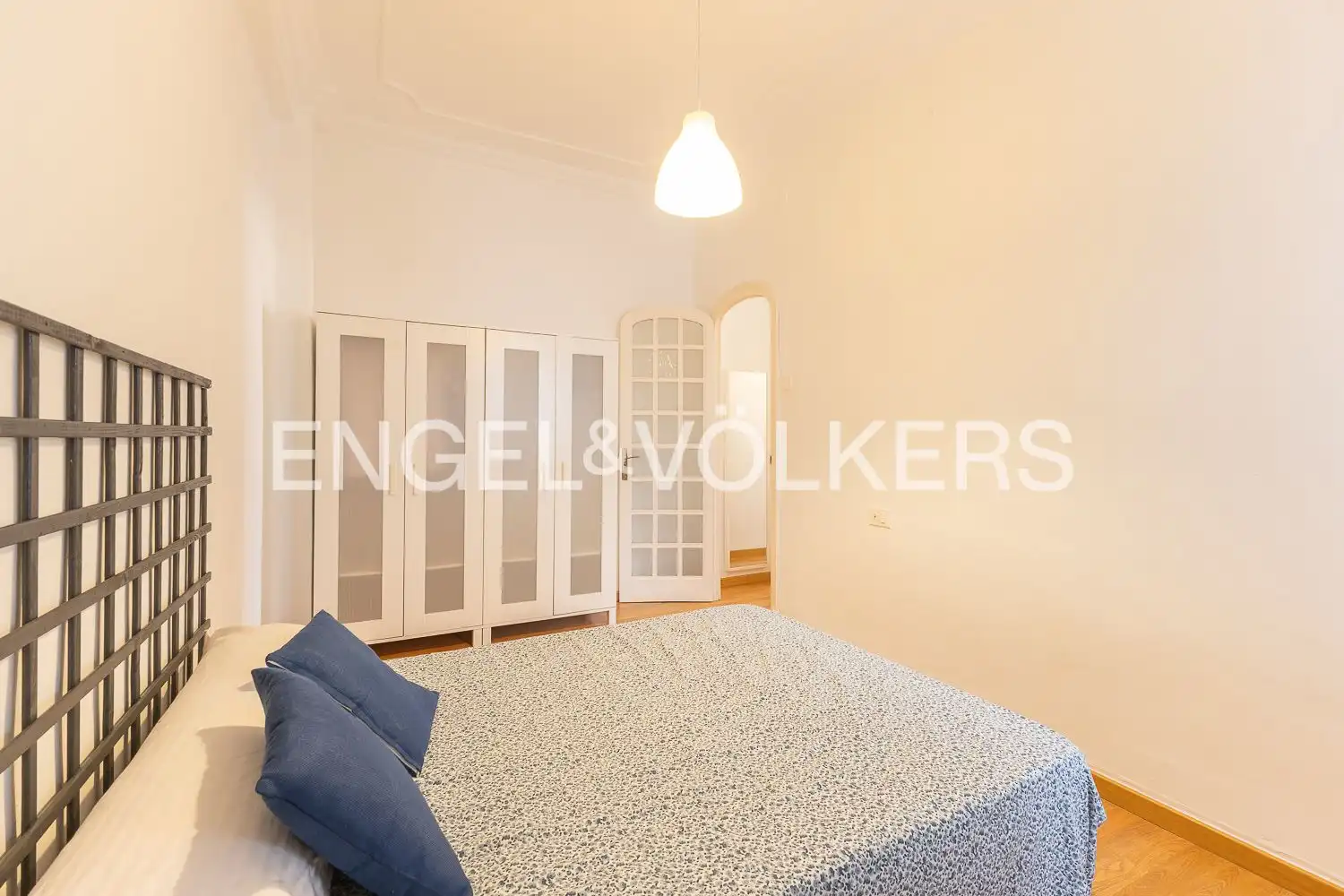 Bedroom of Flat for rent in Valencia  with Air Conditioner, Heating and Furnished