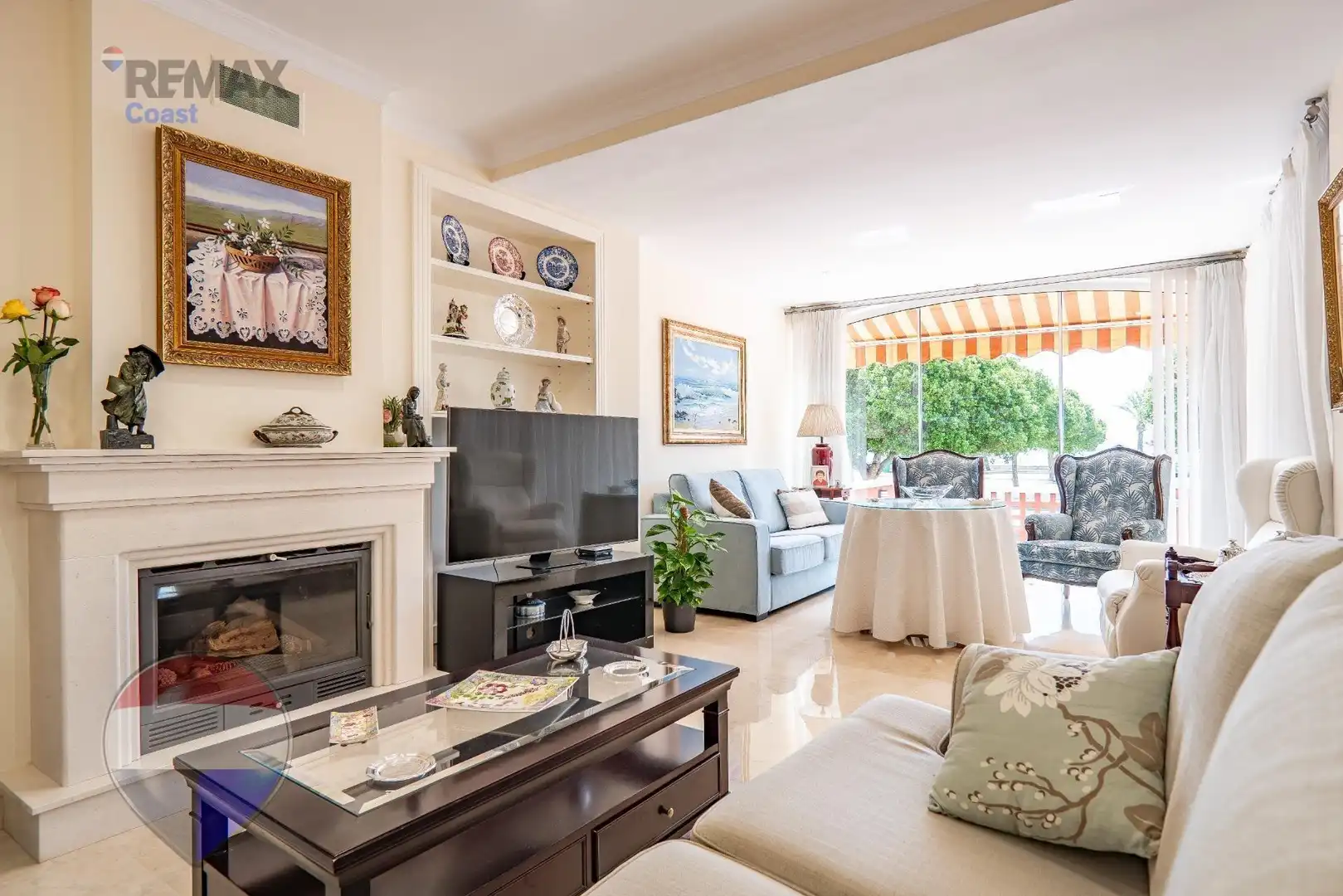 Wohnzimmer von Einfamilien-Reihenhaus zum Verkauf in Torremolinos mit Klimaanlage, Heizung und Terrasse