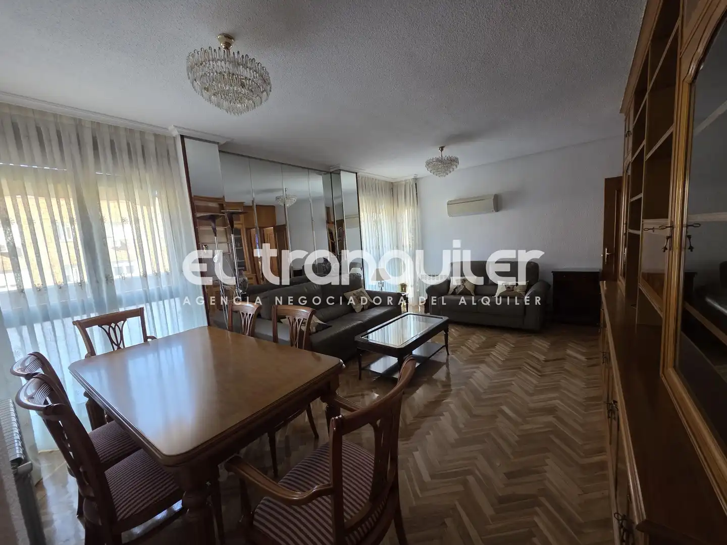 Sala d'estar de Pis de lloguer en Madrid amb Aire condicionat, Parquet i Piscina