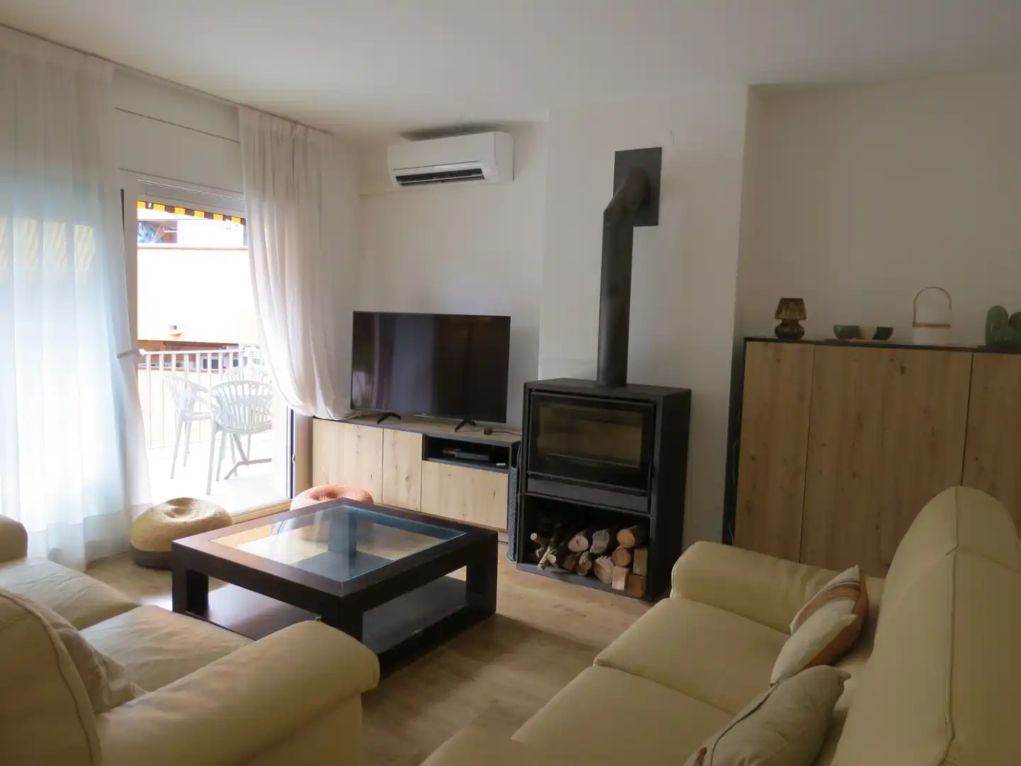 Wohnzimmer von Wohnung zur Miete in Sant Andreu de Llavaneres mit Klimaanlage, Heizung und Parkett