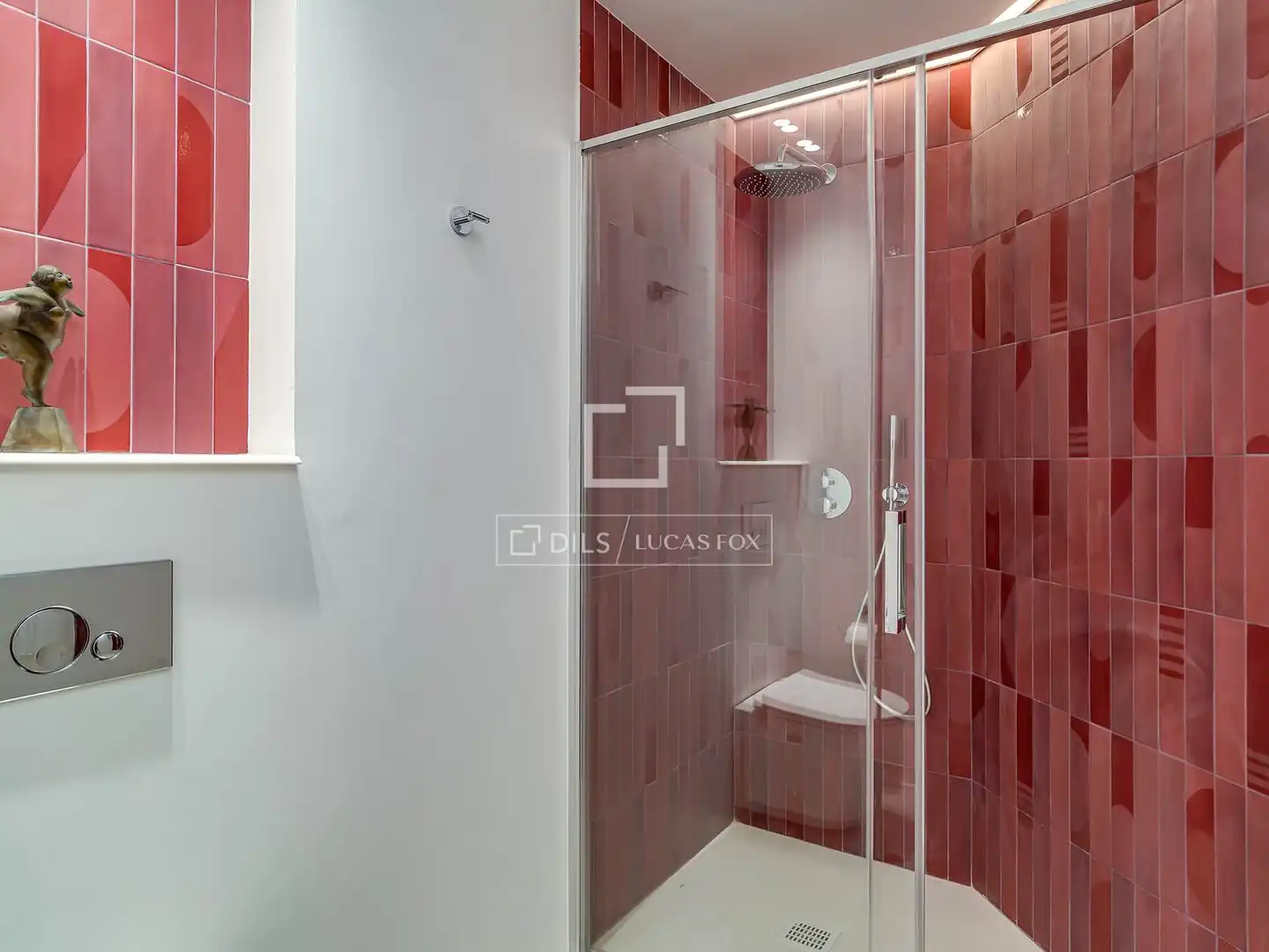 Badezimmer von Wohnung zum Verkauf in Barcelona mit Heizung, Terrasse und Abstellraum