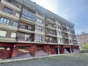 Vista exterior de Pis en venda en Siero amb Calefacció, Parquet i Terrassa