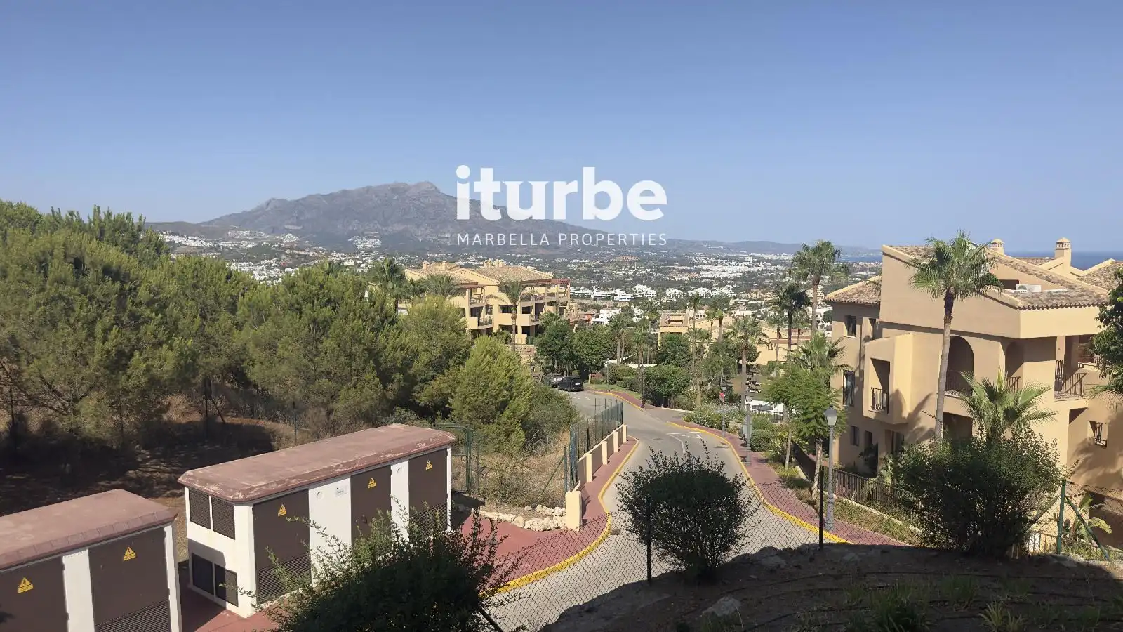 Exterior view of Flat for rent in Benahavís  with Air Conditioner, Terrace and Swimming Pool