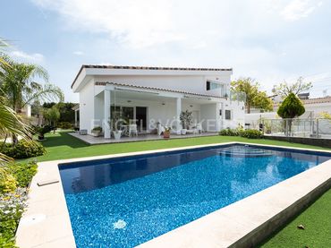 Maison avec balcon à louer à Tortora