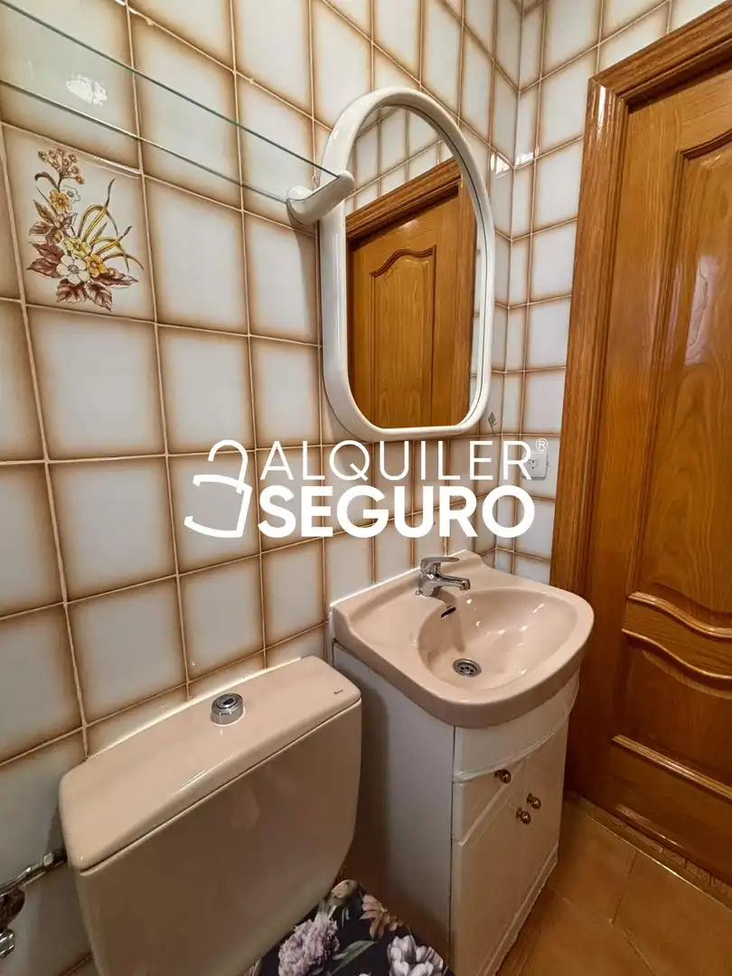 Badezimmer von Wohnung zur Miete in Madrid mit Klimaanlage und Heizung