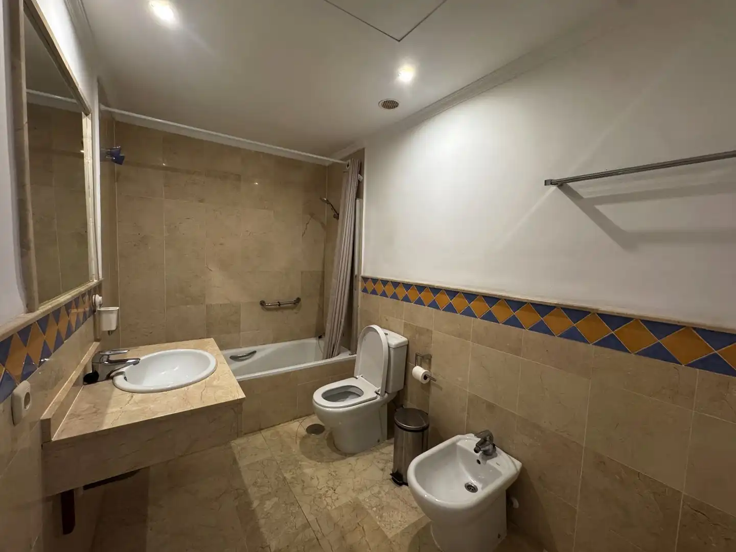 Baño de Piso en venta en Marbella con Terraza y Piscina comunitaria