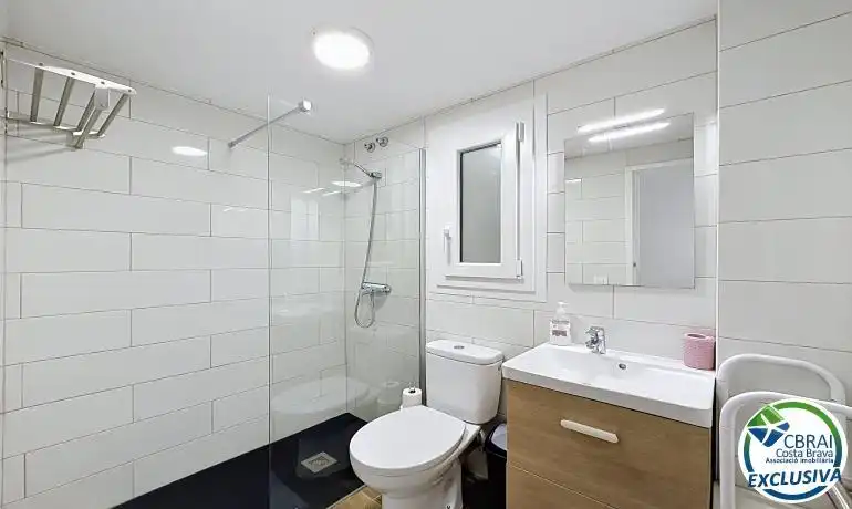 Bathroom of Flat for sale in Roses  with Heating, Terrace and Furnished