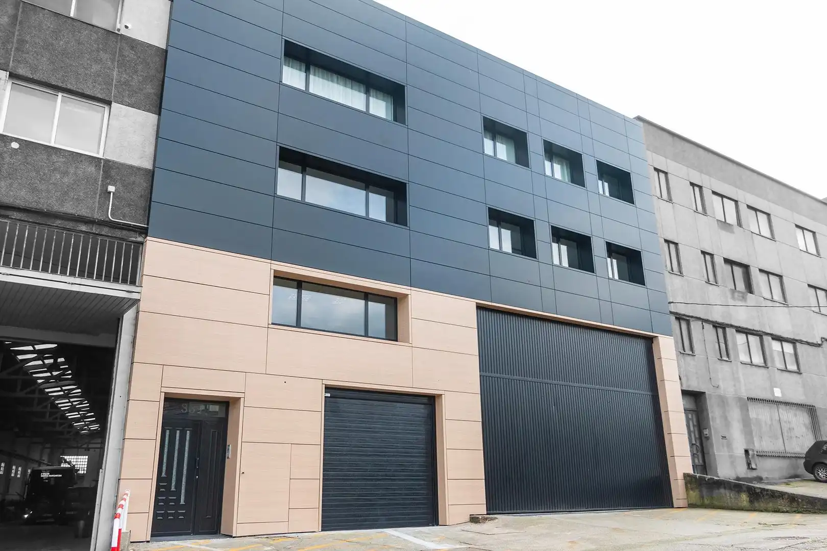 Vista exterior de Oficina de alquiler en A Coruña Capital  con Aire acondicionado y Calefacción