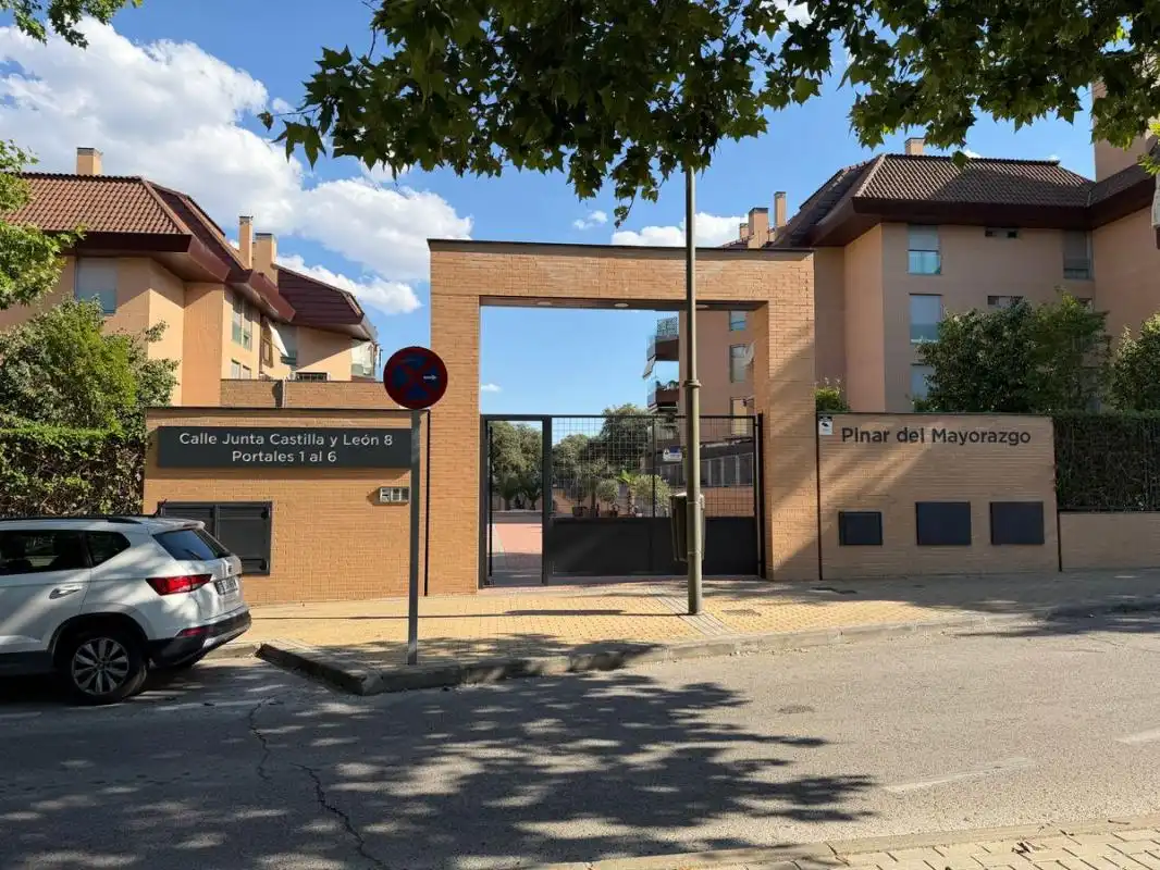 Vista exterior de Piso en venta en Boadilla del Monte con Calefacción, Terraza y Trastero
