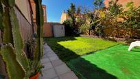 Jardí de Casa adosada en venda en Algeciras amb Aire condicionat, Calefacció i Terrassa