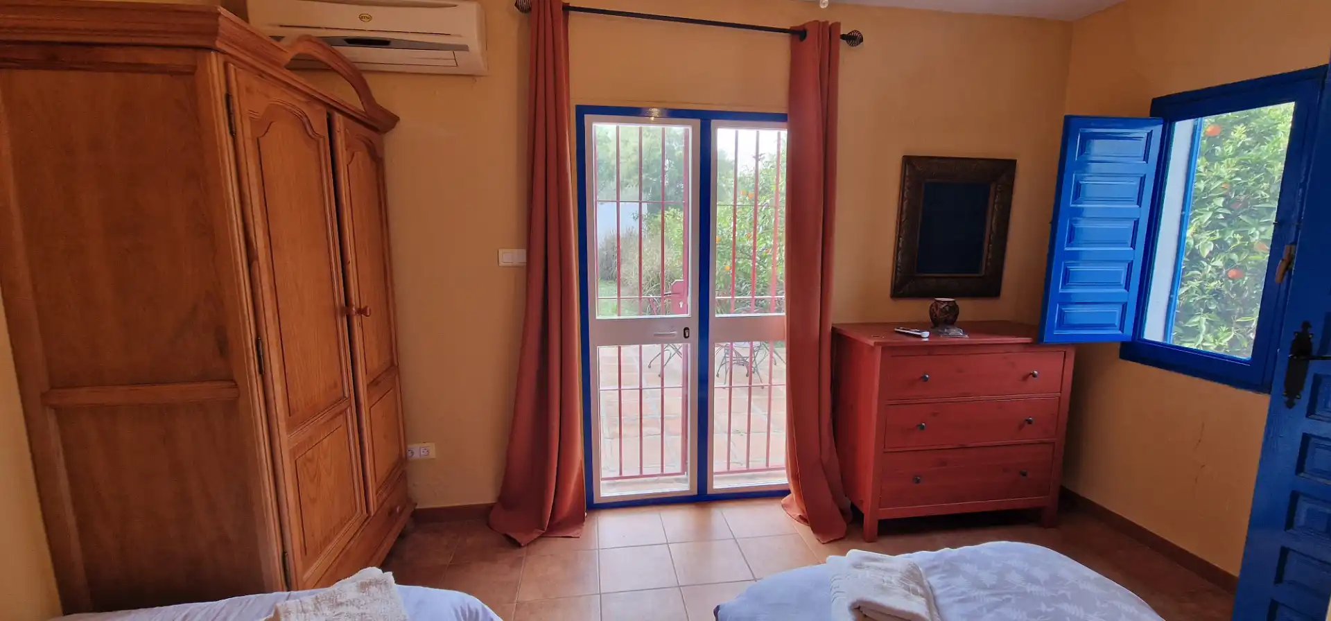 Habitación de Finca rústica en venta en Alhaurín El Grande con Aire acondicionado, Calefacción y Jardín privado
