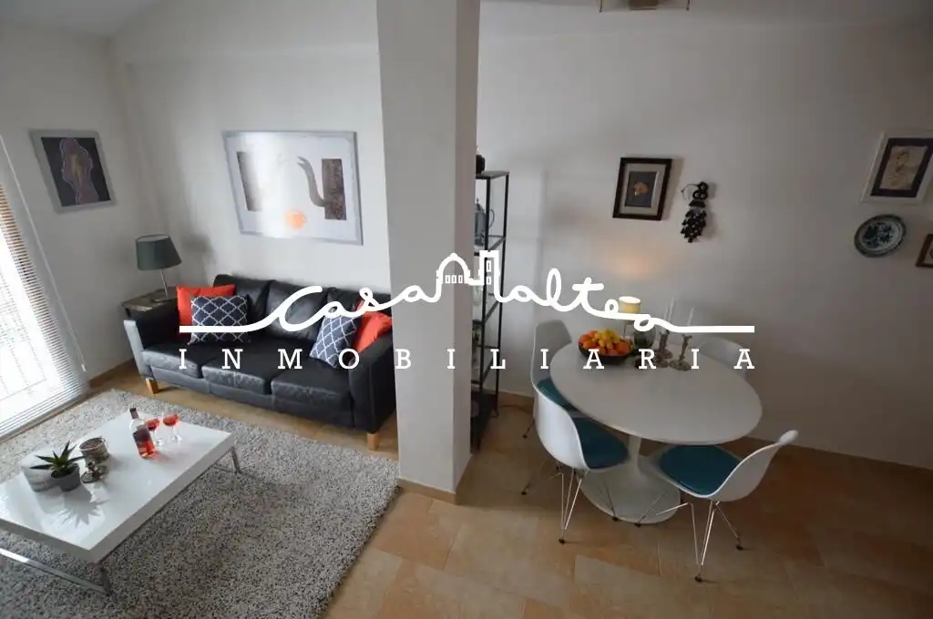 Sala d'estar de Dúplex de lloguer en Altea amb Aire condicionat, Traster i Moblat