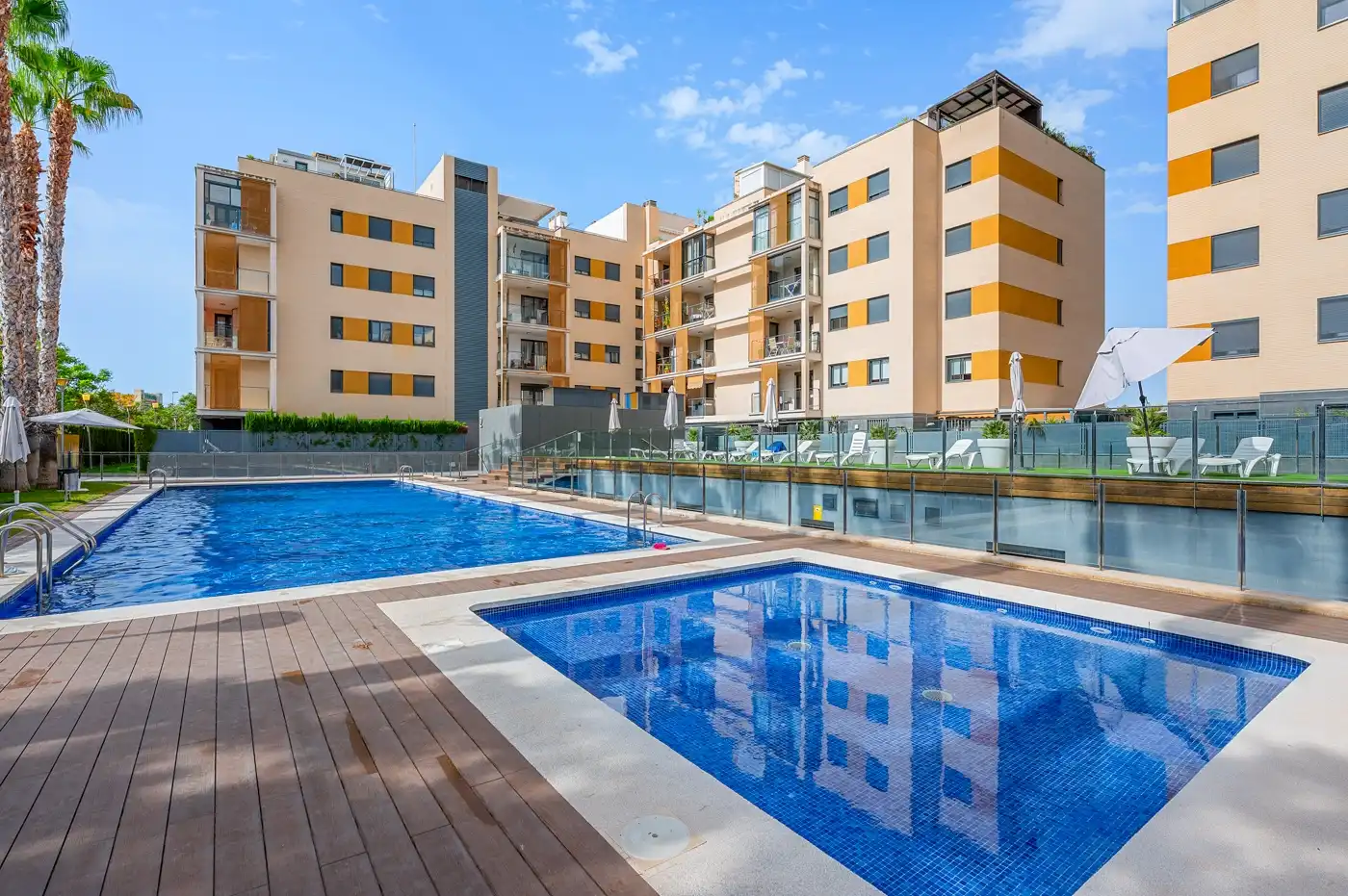 Piscina de Planta baixa en venda en El Campello amb Aire condicionat, Calefacció i Jardí privat