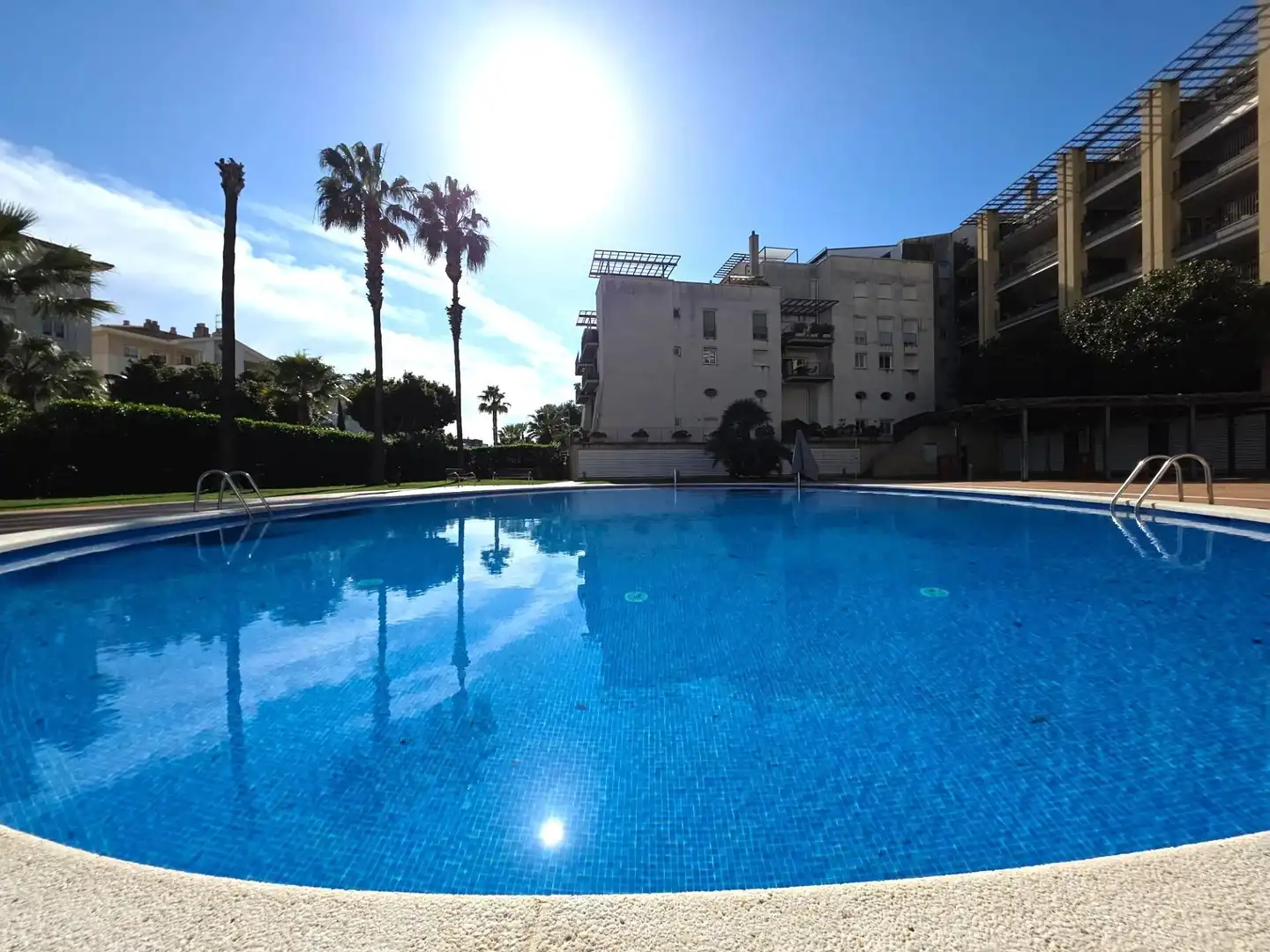 Piscina de Piso en venta en Sitges con Aire acondicionado, Calefacción y Jardín privado