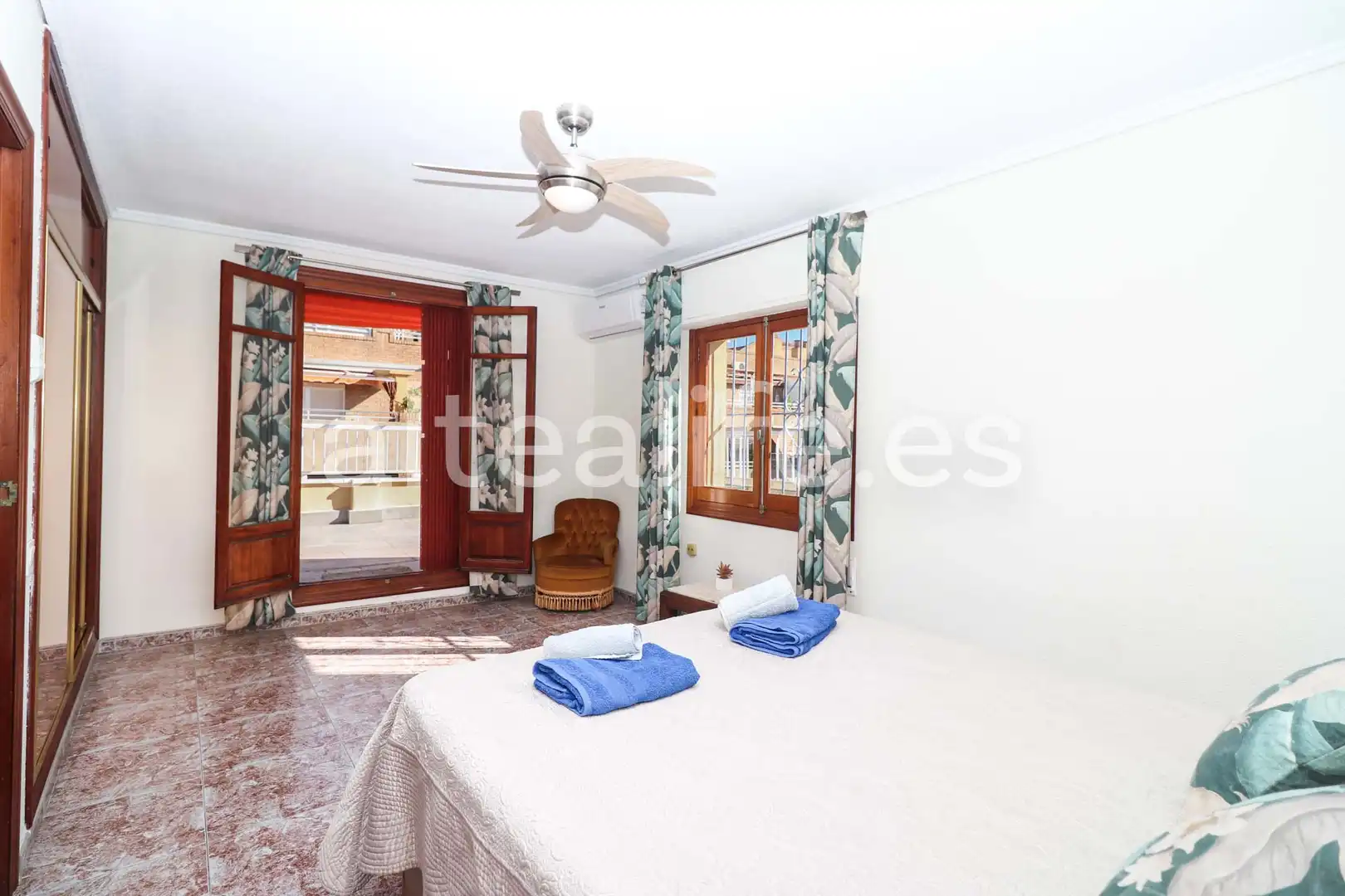 Schlafzimmer von Dachboden zum Verkauf in Benidorm mit Klimaanlage und Terrasse
