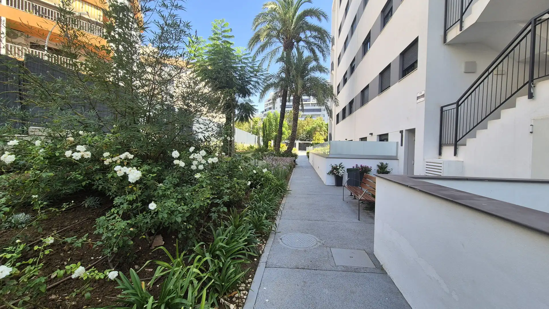 Exterior view of Ground floor for rent in Marbella  with Air Conditioner, Terrace and Storage room