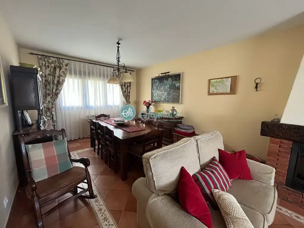 Menjador de Casa o xalet de lloguer en Palazuelos de Eresma amb Calefacció, Terrassa i Moblat