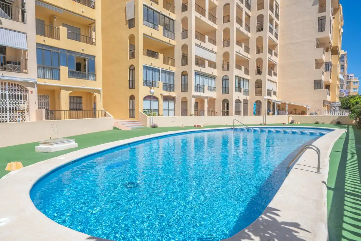 Piscina de Pis en venda en Guardamar del Segura amb Calefacció, Jardí privat i Terrassa