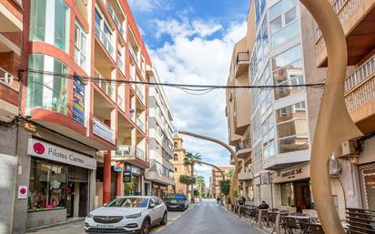 Vista exterior de Apartament en venda en Torrevieja amb Terrassa i Moblat