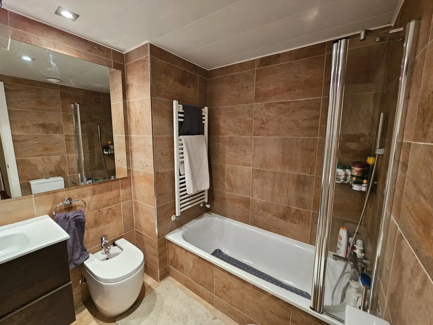 Bathroom of Flat for sale in Madrid  with Air Conditioner, Heating and Storage room