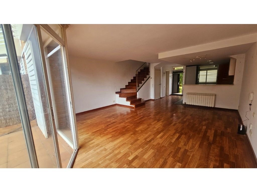 Sala d'estar de Casa adosada en venda en Cabrils