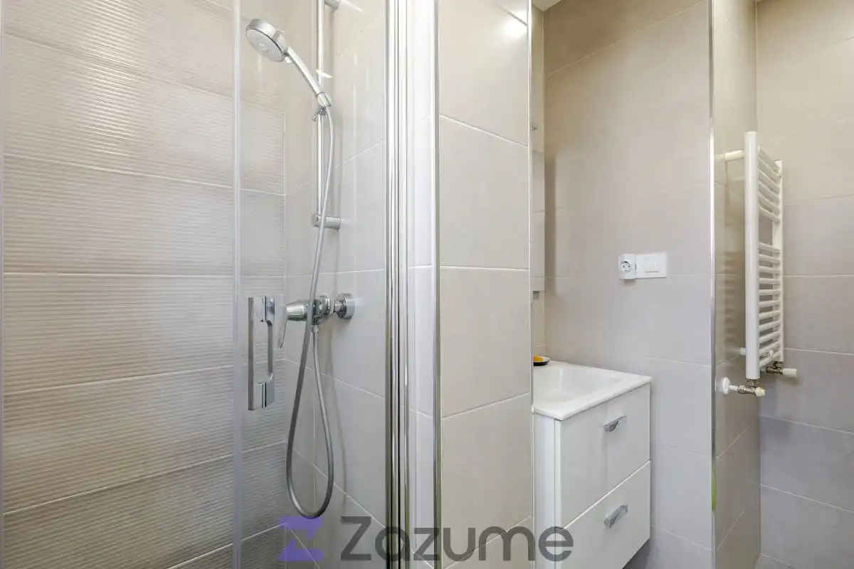 Bathroom of Flat for rent in Madrid  with Air Conditioner, Heating and Terrace