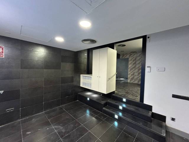 Local comercial en Alquiler en Avenida Mare de Déu de Montserrat, 15 en La Salut