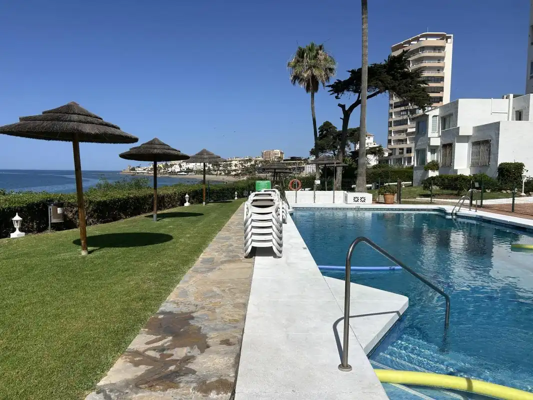 Schwimmbecken von Erdgeschoss zum Verkauf in Mijas mit Heizung, Privatgarten und Terrasse