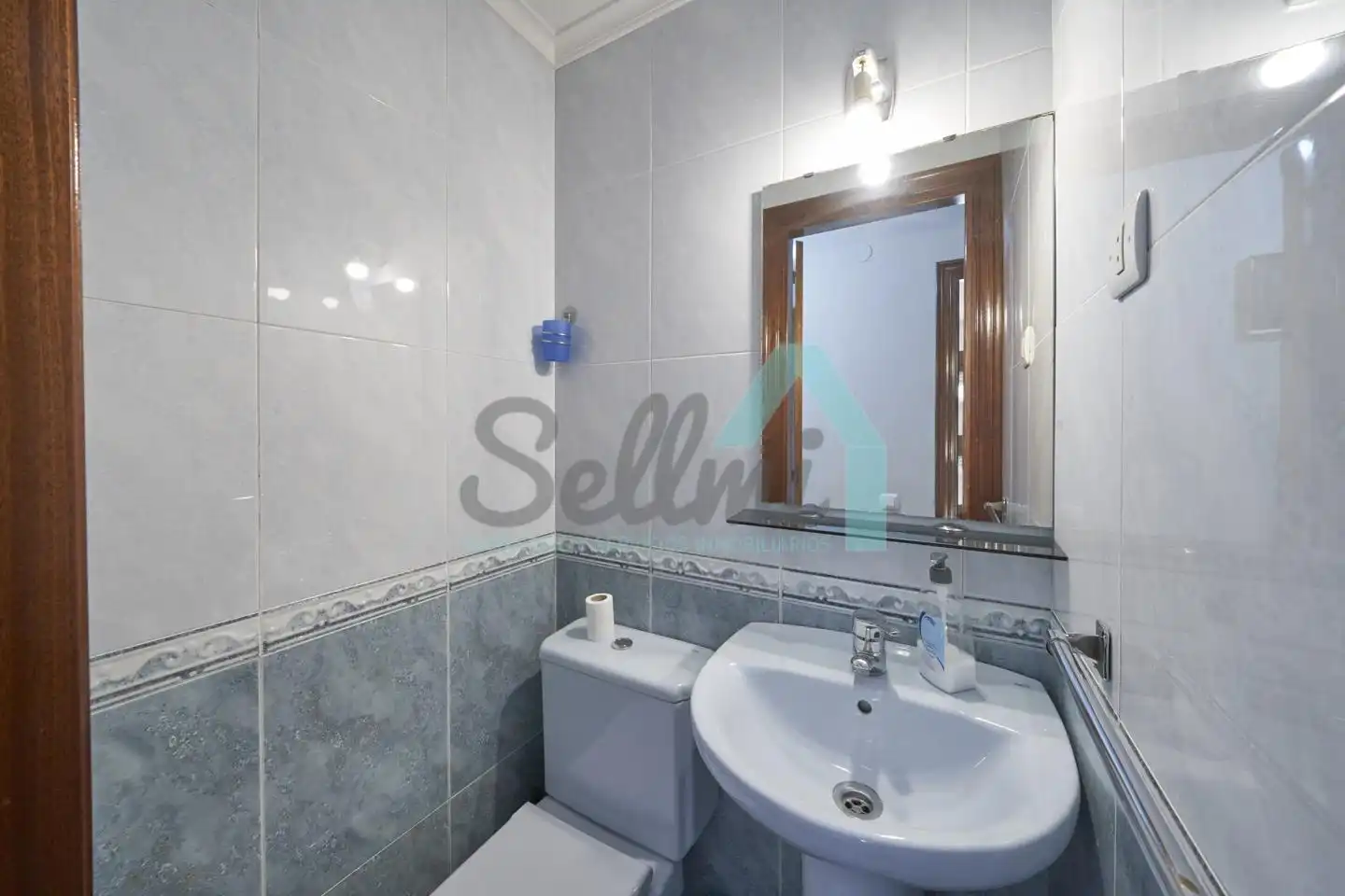 Bathroom of Flat for rent in Oviedo   with Heating, Parquet flooring and Furnished