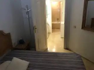 Bany de Apartament de lloguer en Sevilla amb Aire condicionat, Moblat i Forn