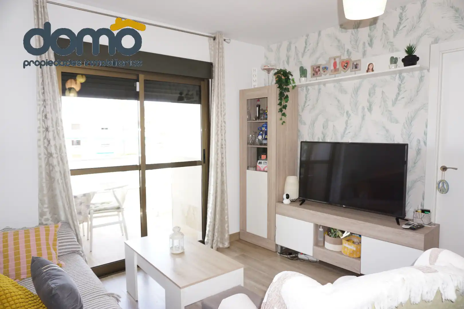 Sala de estar de Piso en venta en Almería con Aire acondicionado, Terraza y Piscina comunitaria