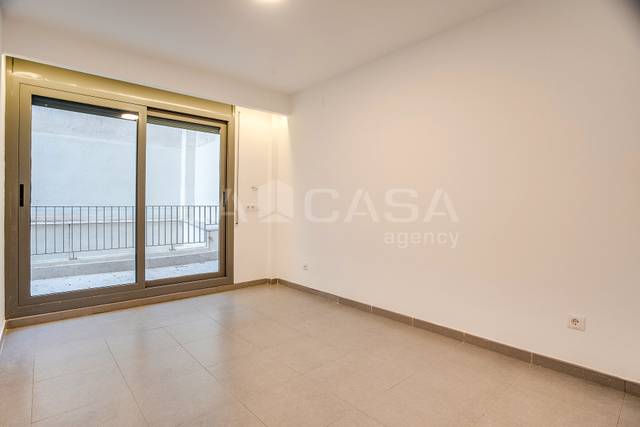Local comercial en Venta en Calle VALENCIA en Sagrada Família