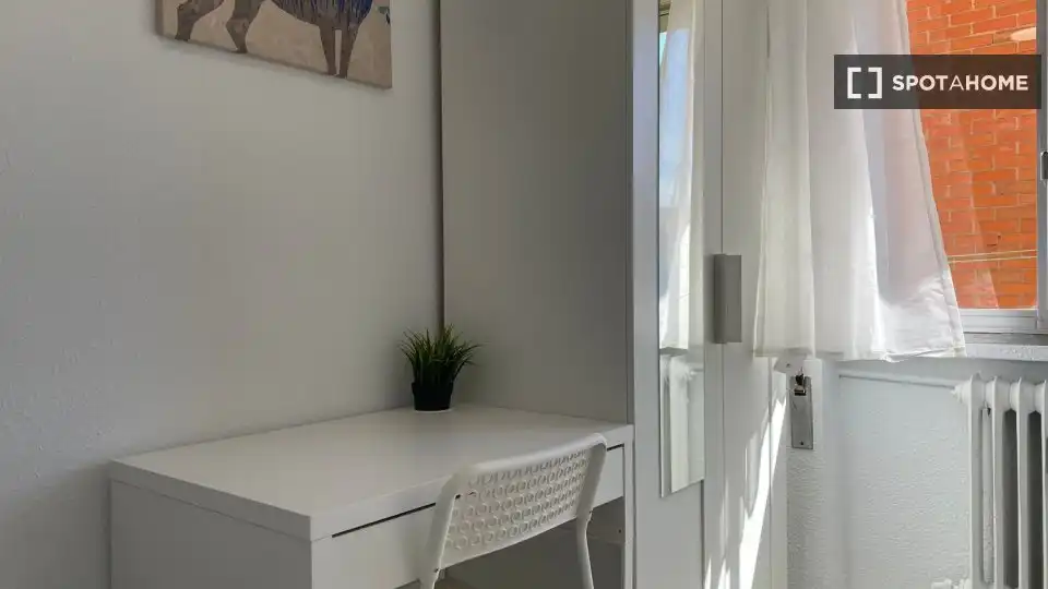 Bedroom of Flat for rent in Madrid  with Air Conditioner, Heating and Furnished