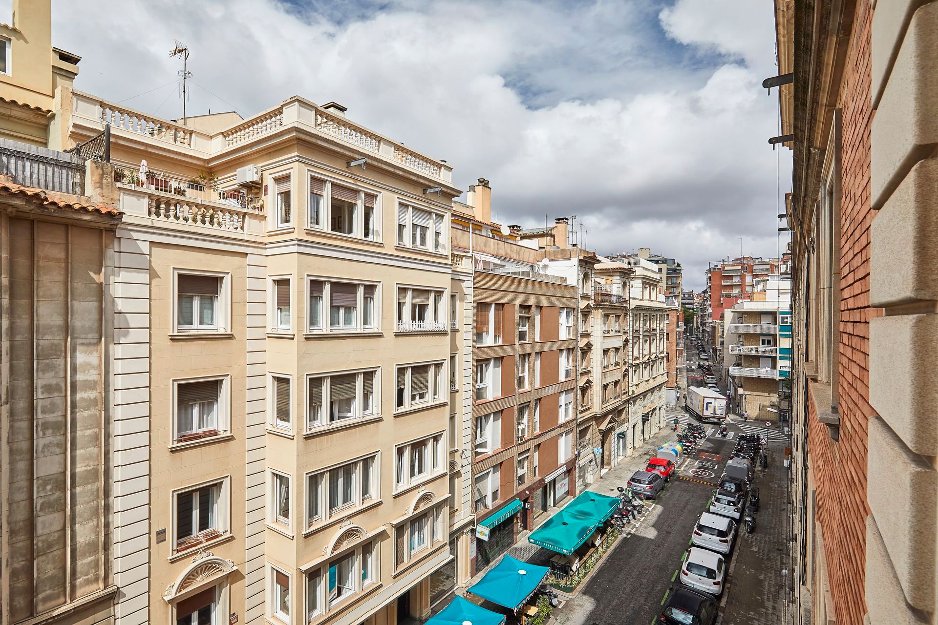Vista exterior de Piso en venta en  Barcelona Capital con Calefacción y Balcón