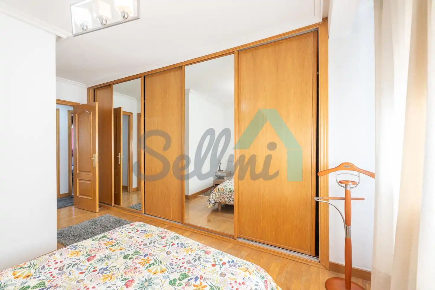 Bedroom of Flat for rent in Oviedo   with Heating, Parquet flooring and Furnished