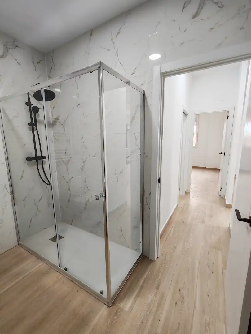 Baño de Piso en venta en Fuenlabrada con Aire acondicionado, Calefacción y Alarma