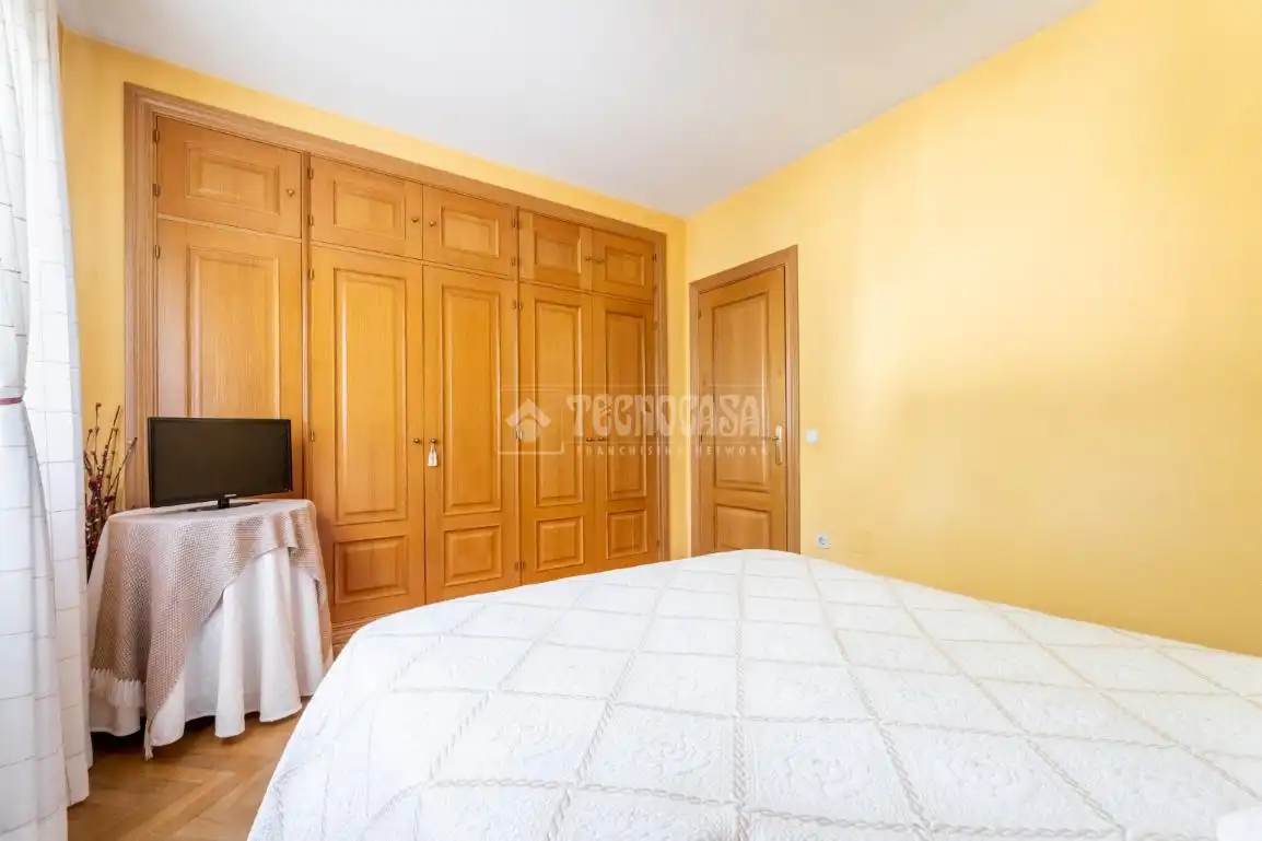 Habitación de Casa adosada en venta en Torrelodones con Calefacción, Jardín privado y Terraza