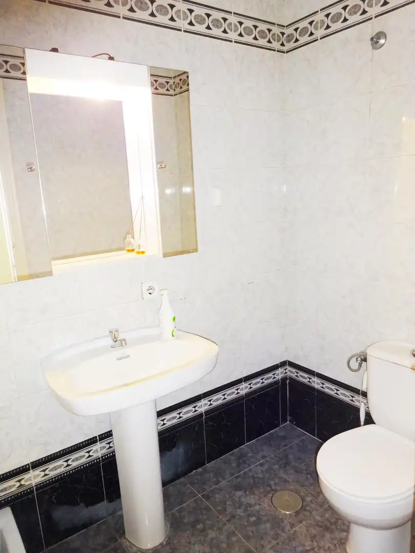Bathroom of Commercial properties for sale in El Viso del Alcor  with Air Conditioner